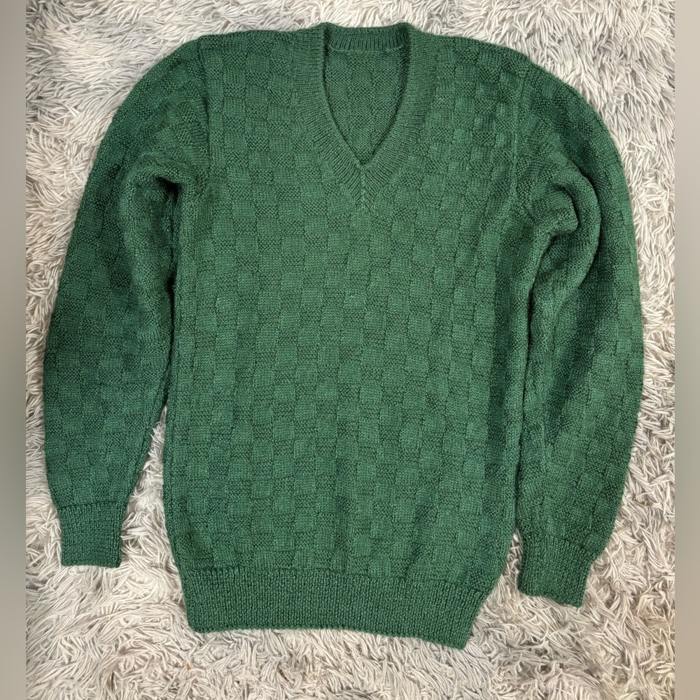 Elegant Hand Knit Green V-Neck Sweater for Women - Picture 7 of 9
